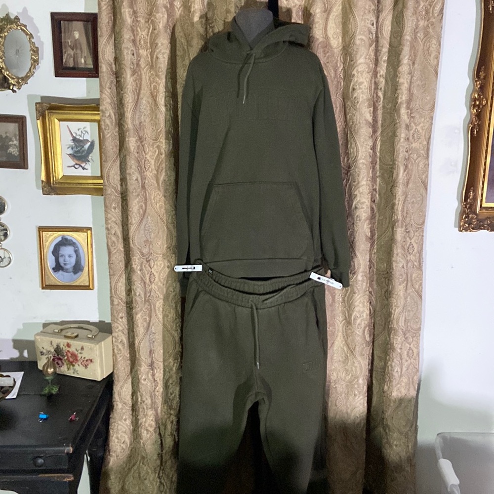 Green fleece Puma sweater and sweat pants.